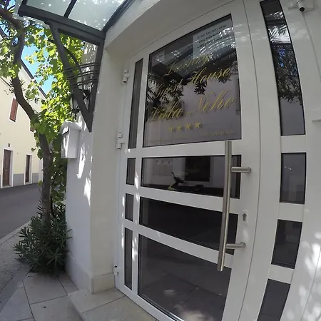 Neho Bed & Breakfast 4*