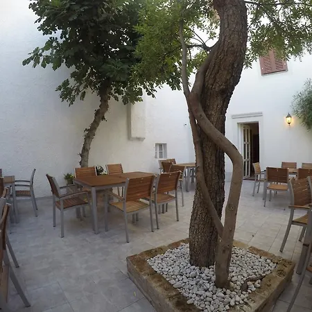Neho Bed & Breakfast Cres