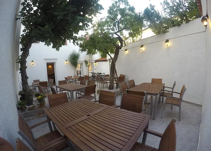 Neho Bed & Breakfast Cres