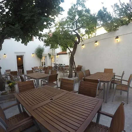 Neho Bed & Breakfast Cres