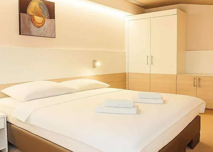 فندق مبيت وإفطار Neho 4*